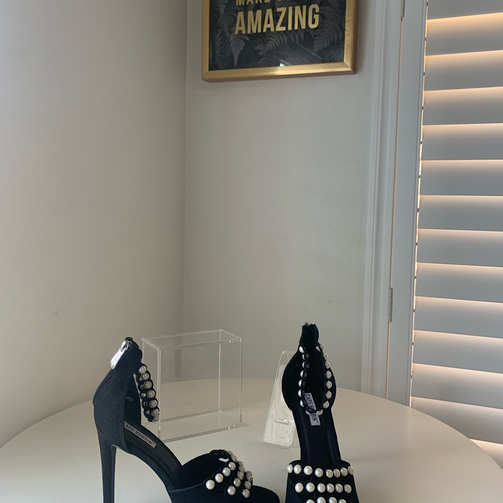 NEW beautiful black pair of Cape Robbin with fake pearls
